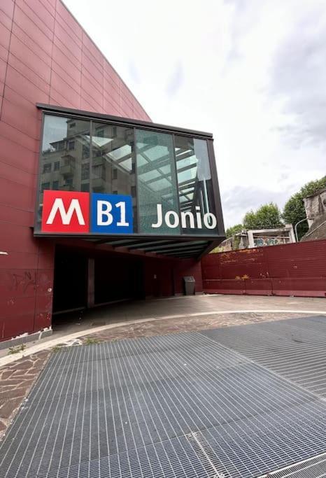 Prella House 50 Mt Da Metro B Jonio Lägenhet Rom
