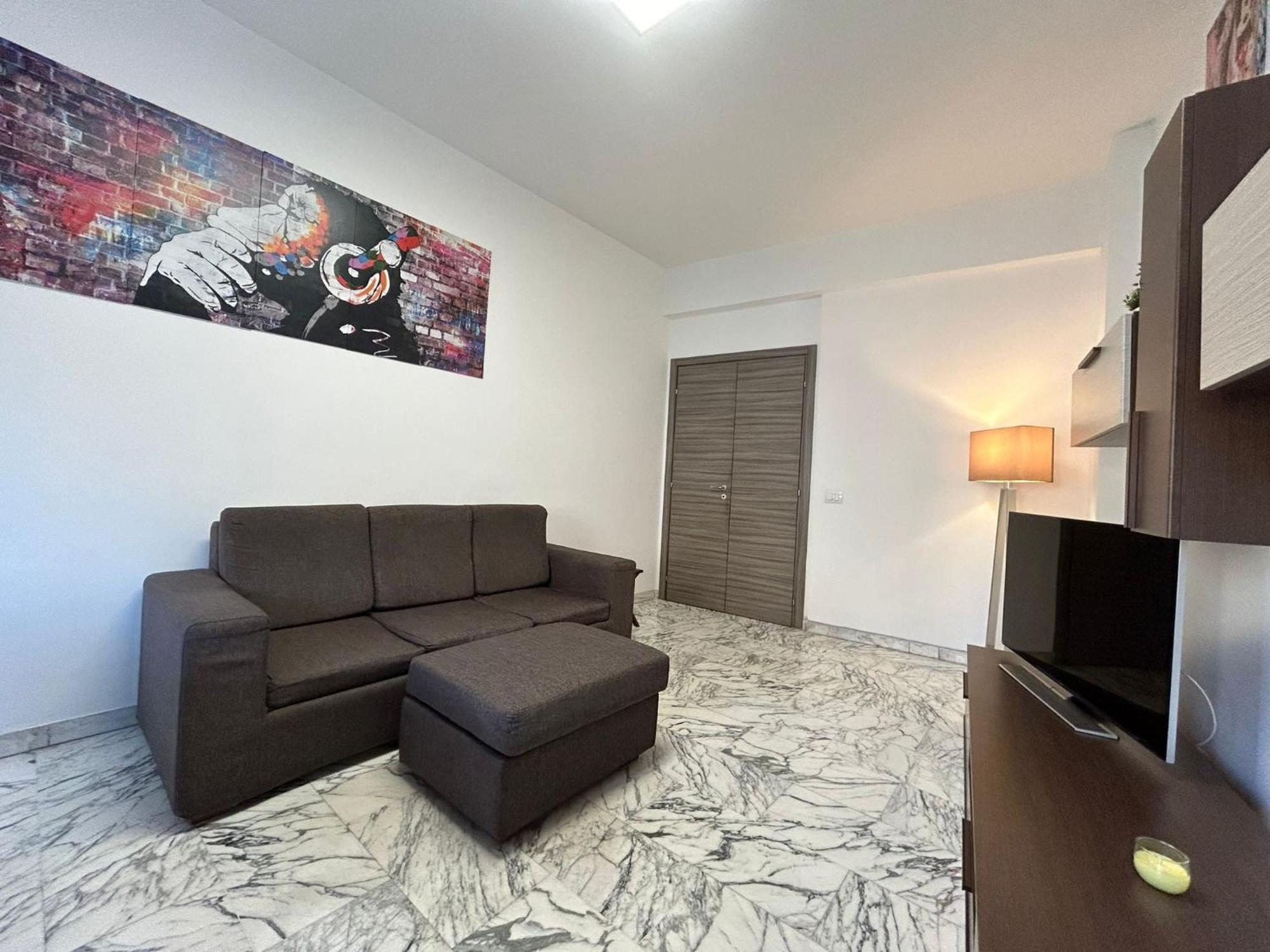Prella House 50 Mt Da Metro B Jonio Lägenhet *
